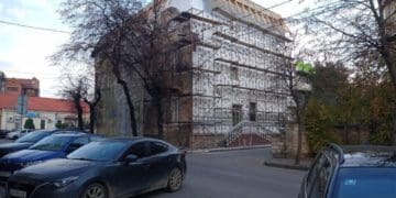 За будівництво третього поверху в історичній будівлі в центрі Тернополя ніхто не хоче відповідати