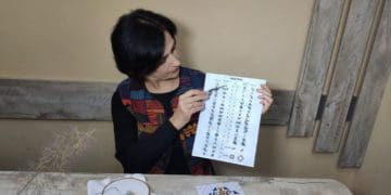 У Тернополі майстриня кодує слова у вишивці