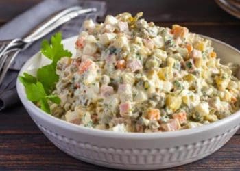 Вартість найпопулярнішого новорічного салату зросла майже вполовину