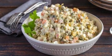 Вартість найпопулярнішого новорічного салату зросла майже вполовину