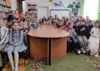 У тернопільській бібліотеці учні музичної школи заряджали усіх теплом і світлом