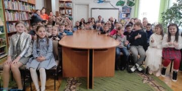 У тернопільській бібліотеці учні музичної школи заряджали усіх теплом і світлом