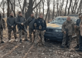 На Різдво голова Тернопільської облради відвіз автівки українським захисникам на передову