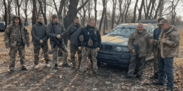 На Різдво голова Тернопільської облради відвіз автівки українським захисникам на передову