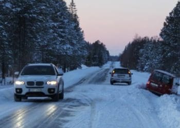 На Тернопільщині дорожники знову не справилися з викликами: рятувальники буксирували автомобілі і автобуси
