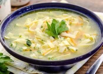 Рецепт курячого супу, який зігріває по домашньому