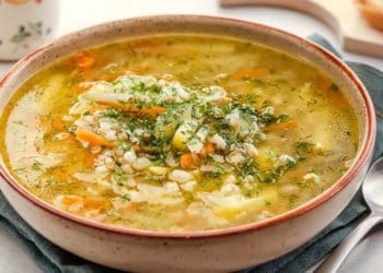 Смачний суп для зимових вечорів. Рецепт розсольника на яловичому бульйоні