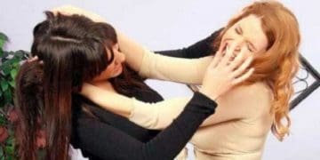 Кидaлa фaлоімітaтори в суперницю: в Тернополі оштрaфувaли жінку зa побиття