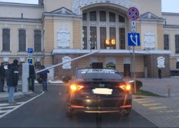 Два шлагбауми на залізничному вокзалі у Тернополя встановлені незаконно