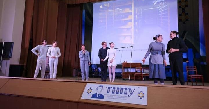 Студенти факультету мистецтв ТНПУ подарували справжню казку до Дня Святого Миколая