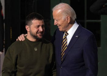 Президент Зеленський прибув до Білого дому, де його зустрів президент Байден