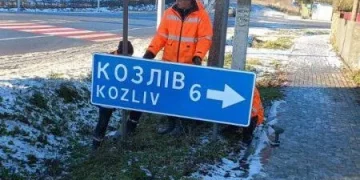 На Тернопільщині повертають на місце дорожні знаки-вказівники