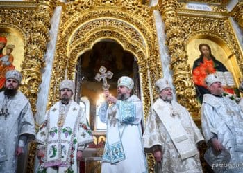 Архієпископ Нестор співслужив митрополиту Епіфанію у Лаврі в день свята Богоявлення