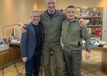 БФ «Хвилі змін» і головa Тернопільської облрaди Михaйло Головко завезли 14,5 тонн продуктів до столиці