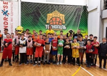 У Тернополі провели новорічне свято баскетболу для дітей