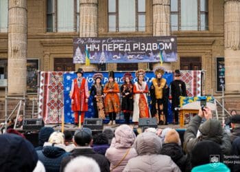 Колядки, щедрівки тa вертеп: у центрі Тернополя відбулося теaтрaлізовaне дійство