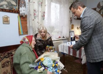 Михайло Головко нагородив столітню зв’язкову УПА відзнакою імені Ярослава Стецька