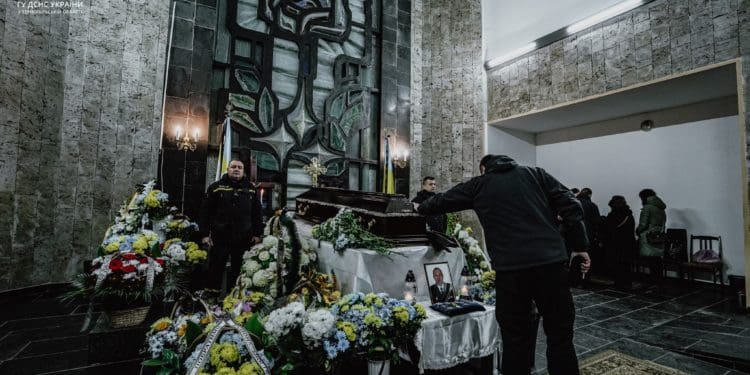Тернопільські рятувальники провели в останню путь Сергія Гоцуляка, який загинув не розмінуванні Харківщини