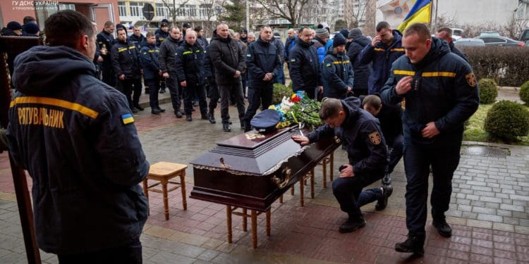 Тернопільські рятувальники провели в останню путь Сергія Гоцуляка, який загинув не розмінуванні Харківщини