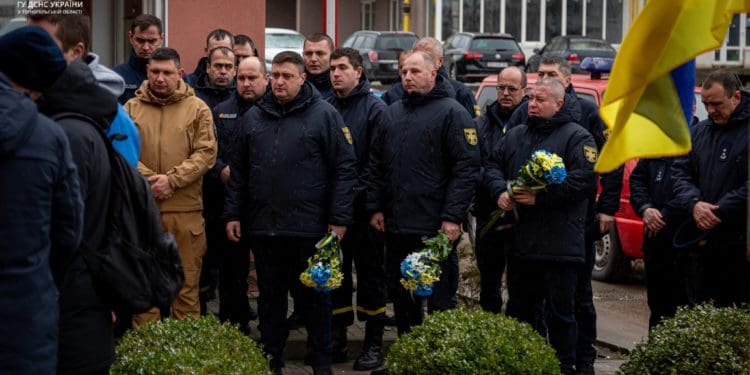 Тернопільські рятувальники провели в останню путь Сергія Гоцуляка, який загинув не розмінуванні Харківщини