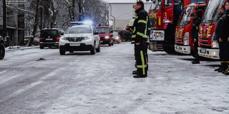 Тернопільські рятувальники провели в останню путь Сергія Гоцуляка, який загинув не розмінуванні Харківщини