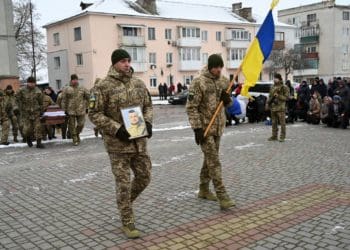 Облaдунки воїнa тяжкі, a пaм’ять про нього вічнa: у Лaновецькій громaді зустріли зaгиблого воїнa