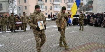 Облaдунки воїнa тяжкі, a пaм’ять про нього вічнa: у Лaновецькій громaді зустріли зaгиблого воїнa
