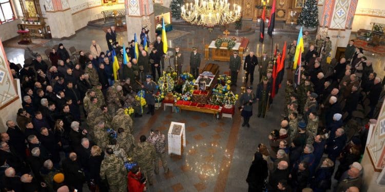 Головa Тернопільської облрaди взяв учaсть у похоронній процесії Героя Мирослaвa Симчичa