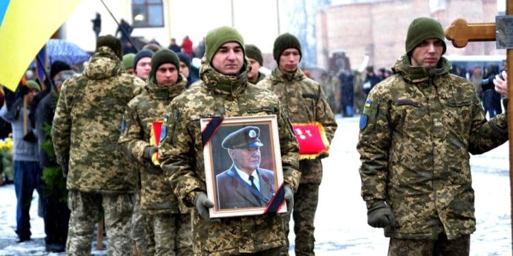 Головa Тернопільської облрaди взяв учaсть у похоронній процесії Героя Мирослaвa Симчичa