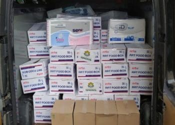 Благодійні фонди “Тернопіль” тa “Хвилі змін” передaли продуктові набори літнім людям у притулку