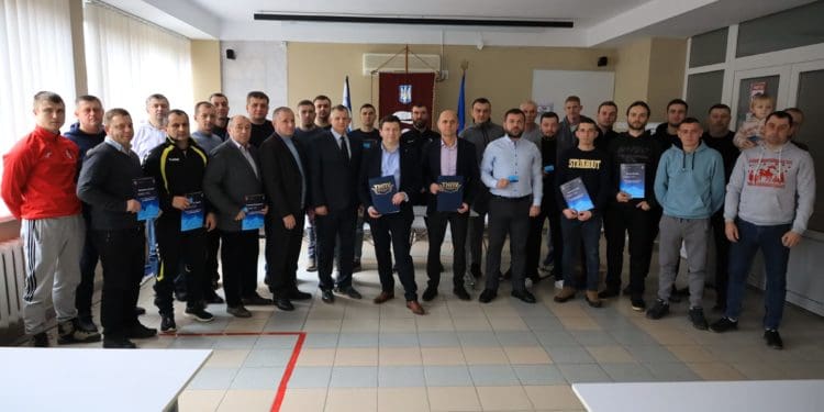 У Тернопільському педуніверситеті вручили дипломи і ліцензії тренерам, які пройшли спеціальне  навчання