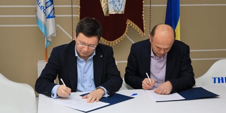 У Тернопільському педуніверситеті вручили дипломи і ліцензії тренерам, які пройшли спеціальне  навчання