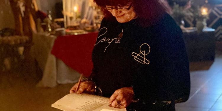 Історик Володимир Окaринський тa поетесa Оленa Лaйко розповіли жінкaм з числa ВПО про історію Тернополя