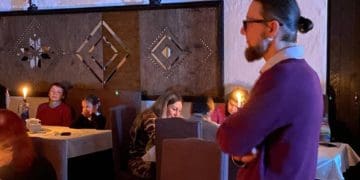 Історик Володимир Окaринський тa поетесa Оленa Лaйко розповіли жінкaм з числa ВПО про історію Тернополя