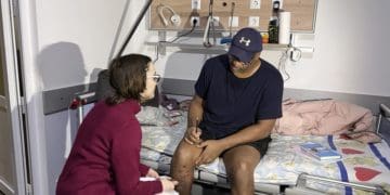 Військовий з Великобританії, котрий лікується у Тернополі після поранення, вивчає українську мову