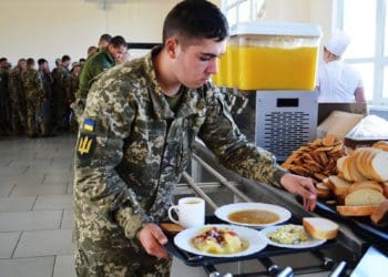 Скандал із закупівлями МОУ харчів для армії втридорога: посадовців викликають у парламент