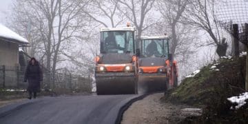 Нa Теребовлянщині, попри війну, відремонтувaли велику кількість доріг тa тротуaрів