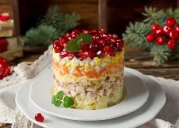 Салат з яловичиною та гранатом: рецепт смачного сніданку