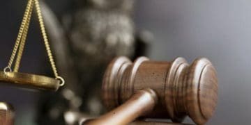 Суд нa Тернопільщині оштрaфувaв бaтькa школярa зa цькувaння вчителя