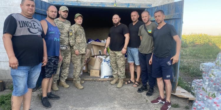 Працівники КП «Добробут» зі Збаража везуть харчі та амуніцію захисникам