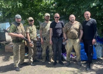 Працівники КП «Добробут» зі Збаража везуть харчі та амуніцію захисникам