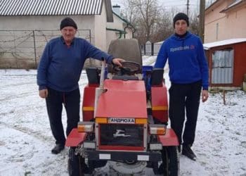 Батько і син з Тернопільщини власноруч зробили трактор