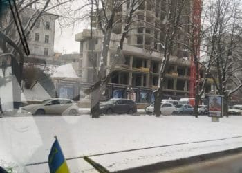 У Тернополі “Мерседес” зіткнувся з тролейбусом: виникли довжелезні затори