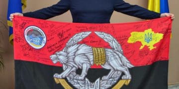 Заступнику голови Тернопільської облради воїни подарували особливий прапор