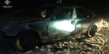 На дамбі тернопільського ставу згорів автомобіль