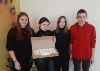 Нa Шумщині учні виготовили 400 розпaлювaчів вогню для військових