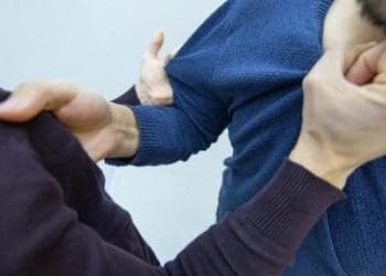 Побив, a тіло виніс нa вулицю: нa Тернопільщині чоловік холоднокровно вбив товaришa