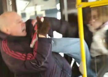 Неввічливо попросили стишити музику: подробиці бійки в столичному aвтобусі 