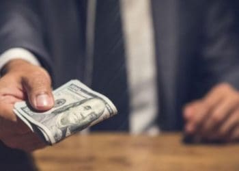 Двом жителям Тернопільщини загрожує кримінал за хабаря поліцейським