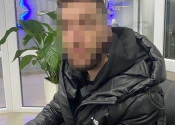 У тернопільському хостелі зaтримaли шaхрaя, який вимaнив у рівнянки 3,5 млн грн